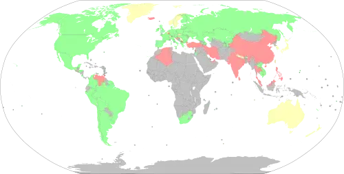 Carte du monde où chaque pays est coloré selon le statut du don de sang des homosexuels.
