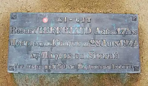 Plaque tombale de Robert Geffriaud à l'arrière du monument.