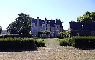 Manoir de la Brideraie à Marcé depuis le jardin.