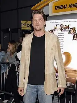 Marc Blucas, acteur jouant Riley.