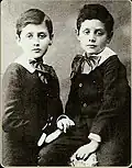 Marcel et Robert vers 1880.