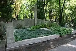 Tombe collective au cimetière de Powązki (Varsovie).