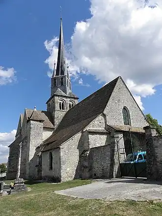 L'église vue du portail.