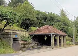 Lavoir sur la rue de la Joie.
