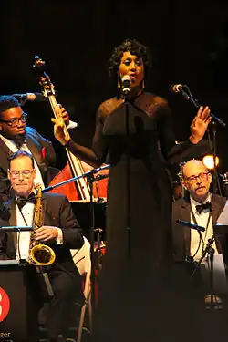 Margot Bingham interprète Maxxine « Stephanie » Mercer