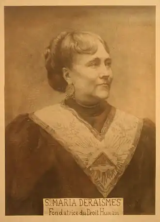 photo en monochrome d'une personnalité féminine de la franc-maçonnerie.