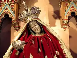 Vierge de Pitié avec son fils mort sur ses genoux.