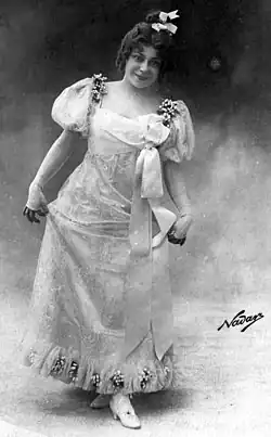 Mariette Sully dans Les P'tites Michu d'André Messager au Théâtre des Folies-Dramatiques en 1900