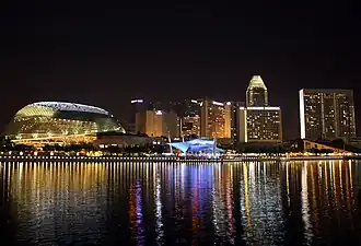 La baie de Singapour la nuit.