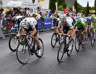 Photographie des coureurs de l'équipe cycliste HTC, préparant le sprint pour Mark Cavendish lors du final de 15e&nbsp;étape du Tour de France 2011