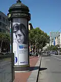 Une colonne Morris sur Market Street, San Francisco (Californie).