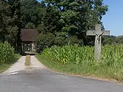 Marl, croix sur la rue (Hertener Strasse).