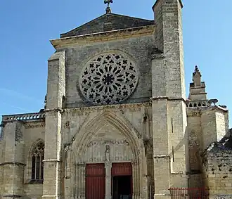 La façade, le portail et la rosace