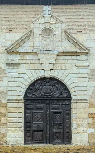 Portail de la chapelle Saint-Benoît.