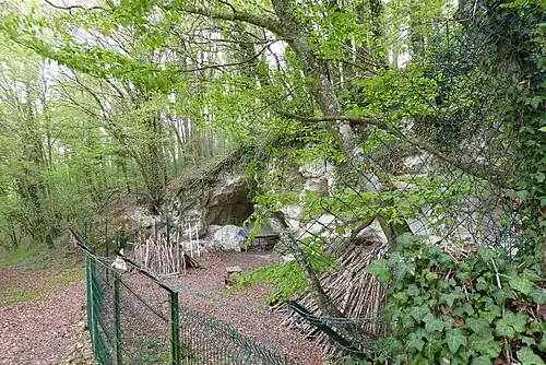 Les grottes du maquis.