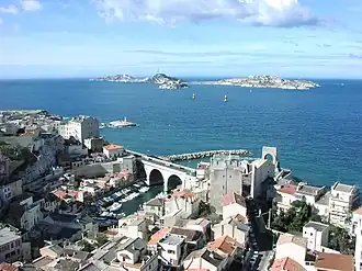 Vallon des Auffes, îles du Frioul et monument aux morts d'Orient.
