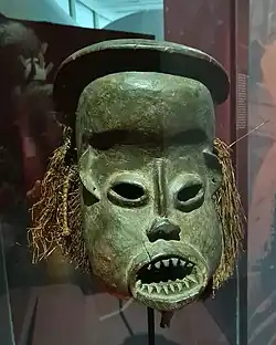 Masque de la société secrète Mandjong. Utilisez dans les cérémonies pour les dance dance traditionnelle et autres événements