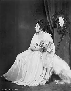 Fritzi Massary photographiée par Nicola Perscheid