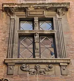 Fenêtre de l'hôtel de Massas.