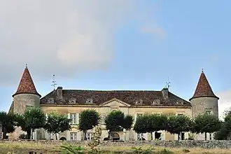 La façade sud du château de Matecoulon.