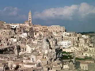 Sassi de Matera dans la région de Basilicate remontant au paléolithique (Xe&nbsp;millénaire&nbsp;av. J.-C.).