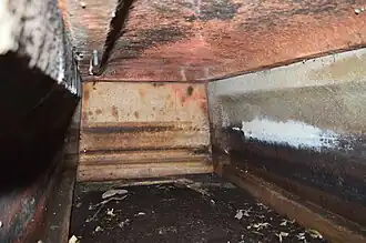 À l'intérieur de la chambre funéraire.