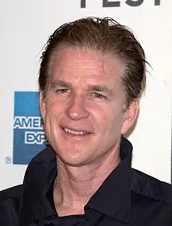 Matthew Modine interprète le Dr Martin Brenner.