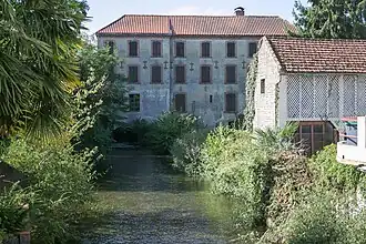 Le moulin à eau sur le canal de l'Échez.