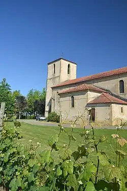 L'église vue depuis les vignes.