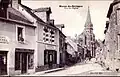 Maure-de-Bretagne ː la rue de l'église au début du XXe&nbsp;siècle (carte postale).
