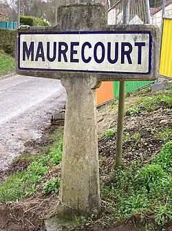 Ancien panneau à l'entrée du village.