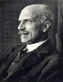 Photo de Maurice Henry Hewlett, auteur d'une série d'articles critiques sur les fées de Cottingley.