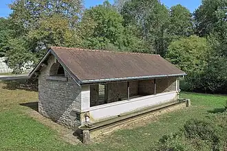 Le lavoir-abreuvoir.