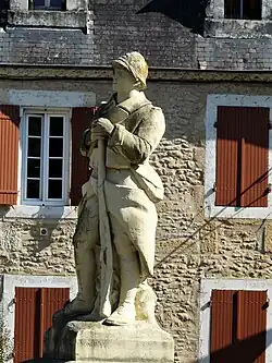 Le Poilu du monument aux morts.
