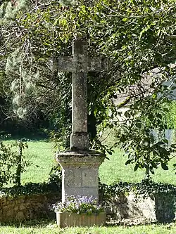 Croix monumentale à l'angle des routes du Cingle et de Pech Brut.