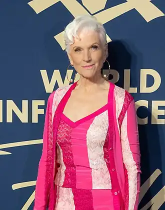 Maye Musk, née Haldeman(19/04/1948)