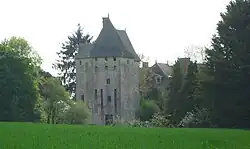 La poterne du château du Fort-des-Salles.