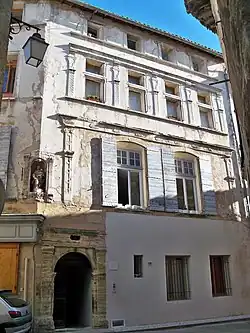 Immeubleporte, niche, statue, vantail