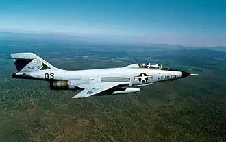 McDonnell F-101 Voodoo (premier vol en septembre 1954), 883 construits.