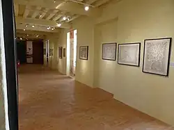 Salle d'exposition à l'étage