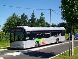 Solaris Urbino 12 sur l'avenue du maréchal Joffre à Meaux en 2012.