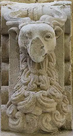 Modillon n°7 – Tête caprine dont il manque une partie