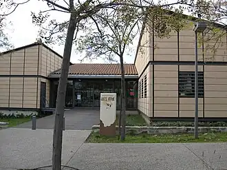 La médiathèque Jules-Verne.