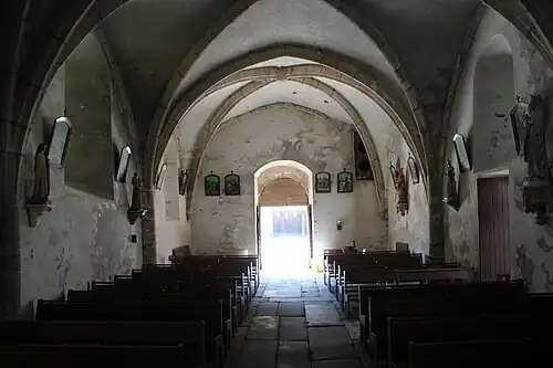 La nef de l'église vue côté porche.