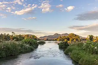 Le Mékong, au lever du Soleil, vu d'un de ses ponts entre Don Det et Don Khon tout au sud du Laos, région de Si Phan Don juste avant les chutes de Khone.