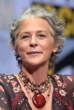 Melissa McBride interprète Carol.