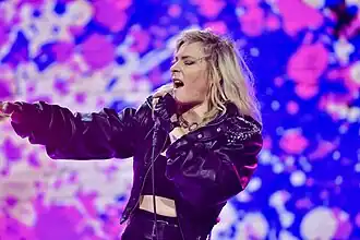 Maja Ivarsson interprétant Kamikaze Life.