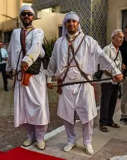 Description de l'image Men's traditional Allaoui dance dress.jpg.