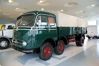 Mercedes-Benz LP 333