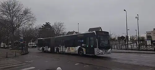 Mercedes-Benz Citaro G C2 n°118 de Keolis Seine-et-Oise Est sur l'ancienne ligne Navette 1 aux Mureaux.